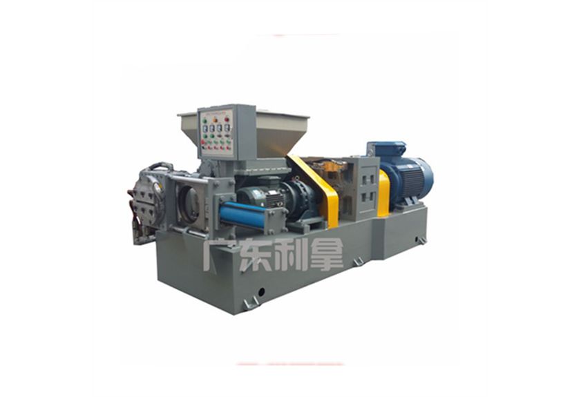 廣東利拿實業(yè)：熔噴布擠出機的創(chuàng)新與應用